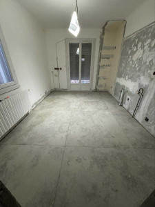 Photo de galerie - Surfaçage de l’ancien carrelage avant pose d’un carrelage Grès-Ceram 120x120