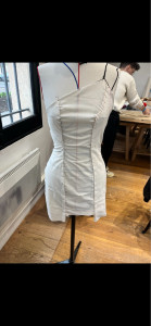 Photo de galerie - Réalisation d’une robe asymétrique / Technique épinglage/ 1ère toile 