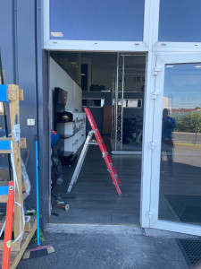 Photo de galerie - Remplacement d’un vitrage pour un magasin