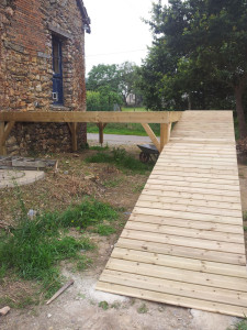 Photo de galerie - Terrasse sur pilotis avec rampe