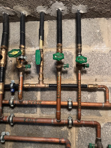 Photo de galerie - Recherche de fuite. Fuite sur alimentation en eau chaude de la maison. Modification du cuivre et pose de tuyauterie à sertir GEBERIT 
