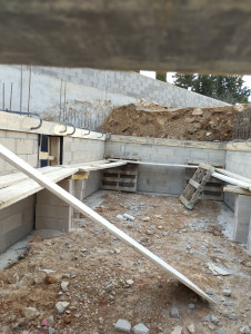 Photo de galerie - Élévation mur de soutènement pour future piscine en hauteur 