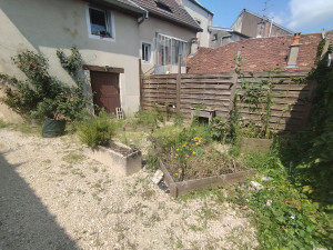 Photo de galerie - Nettoyage d'un massif, avant l'intervention 