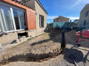 Photo de galerie - Terrassement d’une fondation pour création d’un mur d’appui pour future terrasse en bois. 