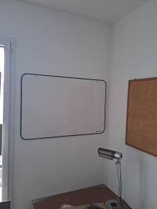 Photo de galerie - Pose tableaux  d’affichage et Tableaux Blancs ( bureautique).