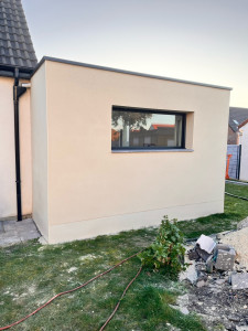 Photo de galerie - Enduit finition gratter soubassement talocher 