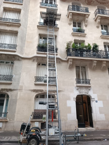 Photo de galerie - Un monte charge ça nous décharge.