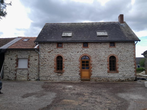 Photo de galerie - Enduit chaux sur façade en pierre