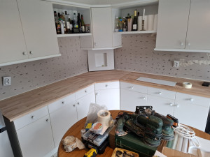 Photo de galerie - Decoupe et ajustage de plans de travails.