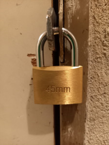 Photo de galerie - Ouverture d’un cadenas dont la clé a été perdue. Réalisé à St Jean de la Ruelle