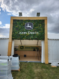 Photo de galerie - Agencement et décoration pour les salons et foires  John Deere 