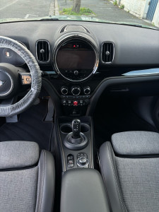 Photo de galerie - Nettoyage intérieur complet réalisé sur cette Mini : sièges, plastiques, moquettes… chaque détail a été soigné pour un intérieur propre et rafraîchi.