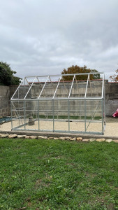 Photo de galerie - Montage serre brico dépôt 2/2