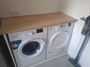 Photo de galerie - Création d'un plan de travail pour un lave linge et un sèche linge. 