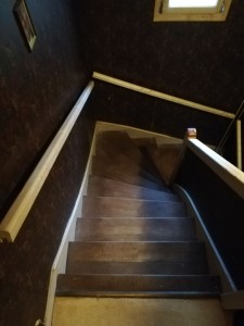 Photo de galerie - Pose de 3 rampes dans un escalier pour sécuriser la descente