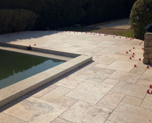 Photo de galerie - Pose de travertin en opus grand formats 