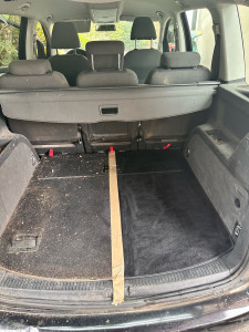 Photo de galerie - Nettoyage coffre voiture avant après 