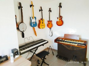 Photo de galerie - Instruments du mini-studio
