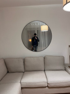 Photo de galerie - Accroché un miroir au mur