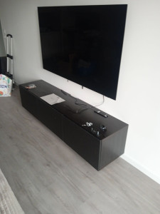 Photo de galerie - Fixation murale ( tv et meuble tv