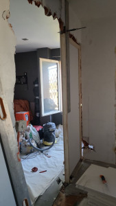 Photo de galerie - Changement d'ouverture. l'ancienne porte était à gauche de la photo 