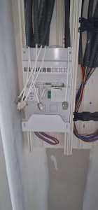 Photo de galerie - Préparation et pause des goulotte,dti,tableaux electrique 
