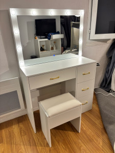 Photo de galerie - Montage de coiffeuse