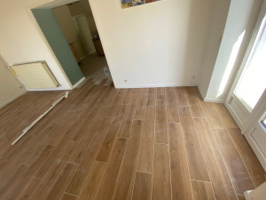Photo de galerie - Pose lame 20x120 imitation parquet 