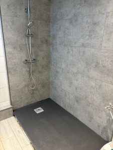 Photo de galerie - Réalisation d'une douche. (tuyauterie, bac à douche, carrelage etc )