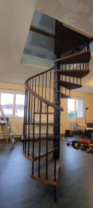 Photo de galerie - Installation escalier colimaçon 