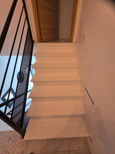 Photo de galerie - Finitions peinture escaliers 