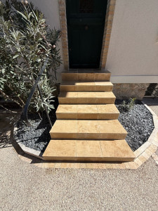 Photo de galerie - Escalier en travertin 