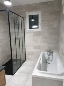 Photo de galerie - Carrelage sol et mur sur salle de bain 