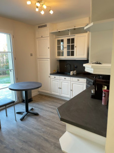 Photo de galerie - Pose de parquet PVC, peinture des éléments de cuisine et des murs