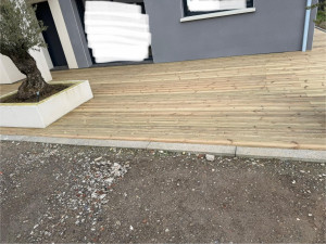 Photo de galerie - Terrasse sur plots en bois
