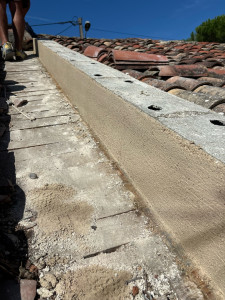 Photo de galerie - Pose de bloc pour séparation de toiture.