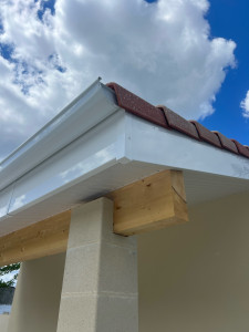 Photo de galerie - Travaux rénovation, bandeau Gouttière lambris PVC