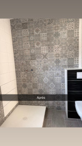Photo de galerie - Remplacement baignoire par un receveur de douche avec le carrelage mural 