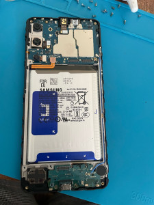 Photo de galerie - Remplacement écran et châssis du téléphone