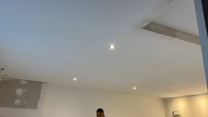 Photo de galerie - Faux plafond suspendu en placo avec spots encastrés 