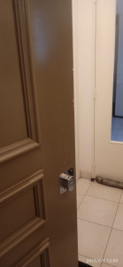 Photo de galerie - Ouverture porte claquée par une radio


