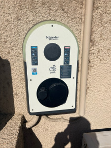 Photo de galerie - Borne de recharge 