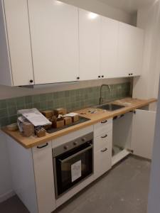 Photo de galerie - Installation complète d'une Cuisine de A à Z
*Plomberie sanitaire 
-Evier 
-Four

Meubles en kit 
-Meubles de cuisine 