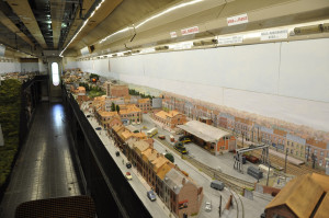 Photo de galerie - Elle présente l'intérieur d'une véritable voiture SNCF réformée qui a été donnée à notre association 