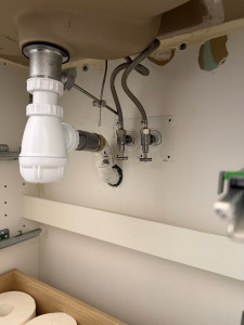 Photo de galerie - Remplacement du siphon lavabo et reprise de l’évacuation pvc 