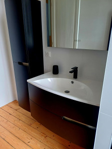 Photo de galerie - Realisation meuble vasque, miroir ainsi que son meuble de rangement 