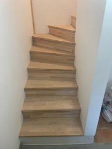 Photo de galerie - Habillage bois d'un escalier en béton