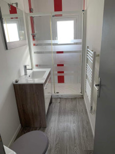 Photo de galerie - L'après de la salle de bain de la première photo
