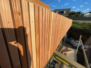 Photo de galerie - Bandeaux de bardage Douglas à claire voie 