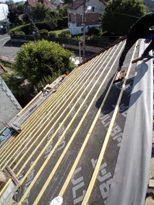 Photo de galerie - Pause de écran sous-toiture Et litonnage.